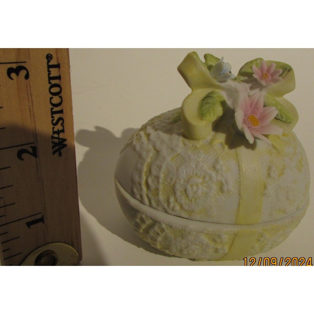 Vintage 1983 Lefton China hand painted Easter egg trinket box yellow flowers bow - Picture 3 of 7